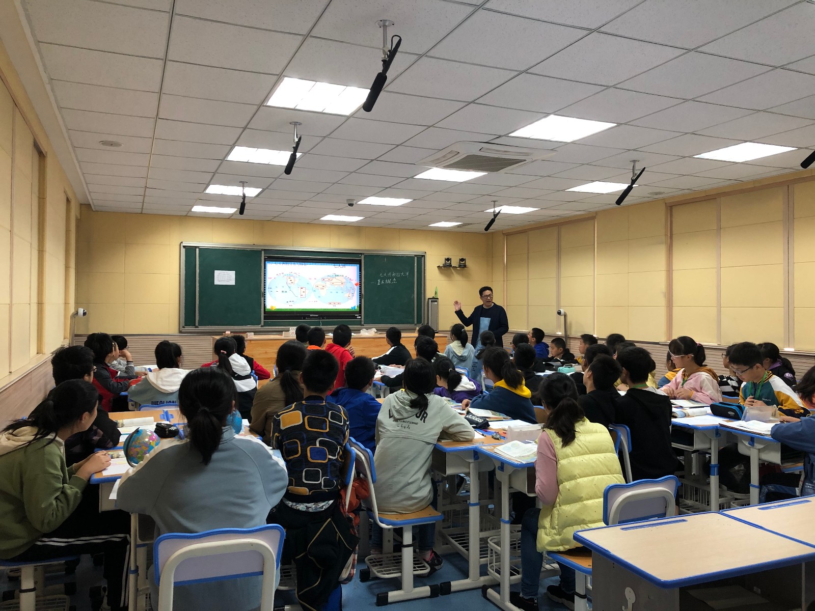 图一：杨月老师《七大洲和四大洋》.JPG