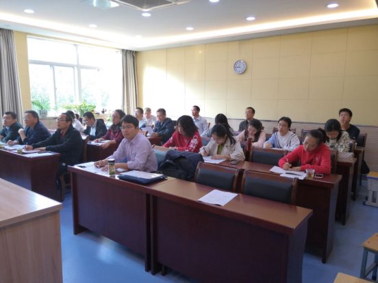 图五：全区地理教师认真听课.jpeg