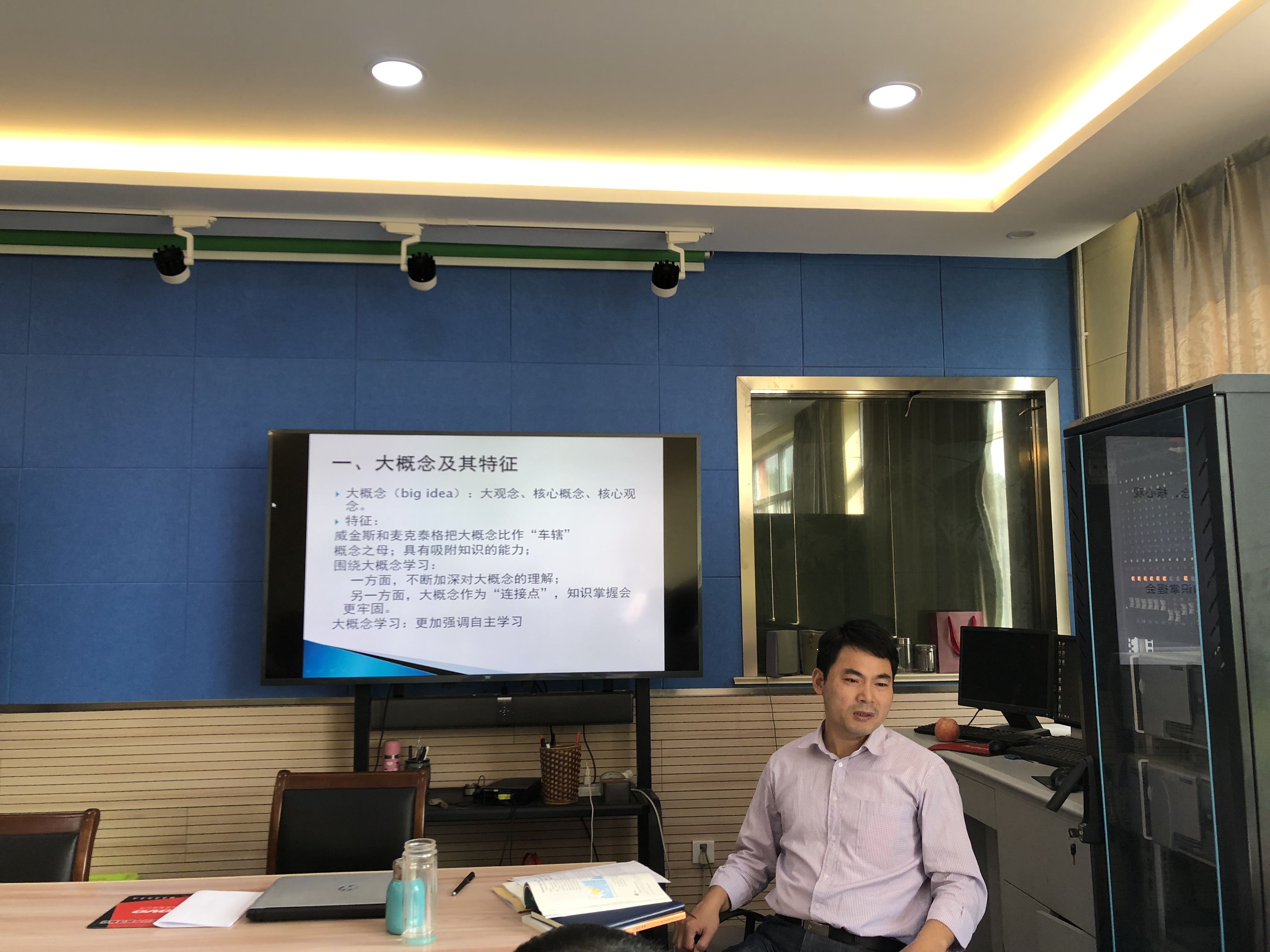图八：区教师发展中心地理教研员王家祚老师专题讲座.JPG