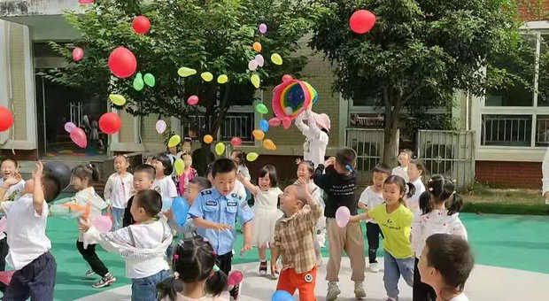 尧塘实验幼儿园：童心向党  快乐无限.jpg